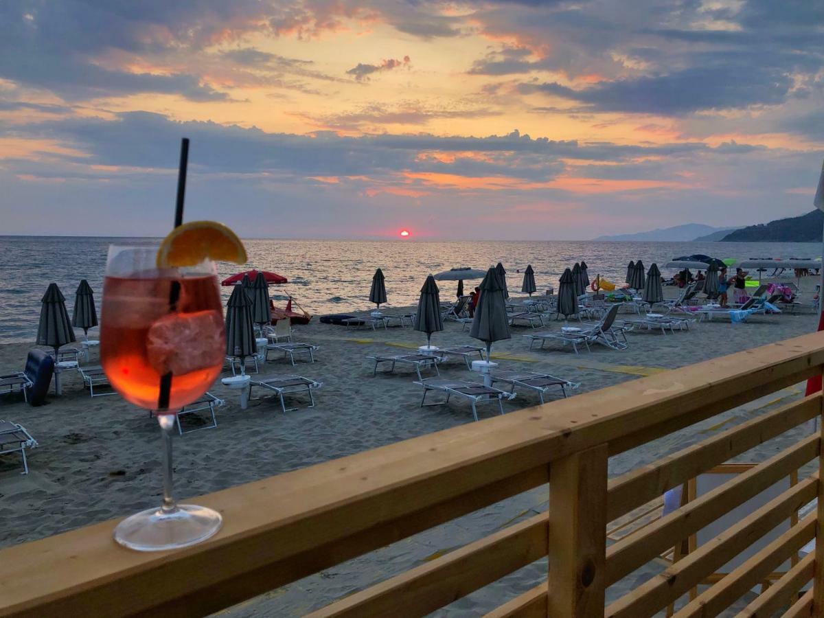 Residence Le Palme - Appartamenti Sul Mare - Spiaggia Tra Palinuro E Caprioli Pisciotta Bagian luar foto